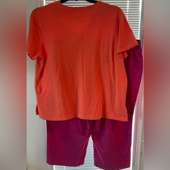 Alfred Dunner Plus Size Top & Capris
$30 for 2-Piece Set or $15 for each piece - Picture 11 of 11